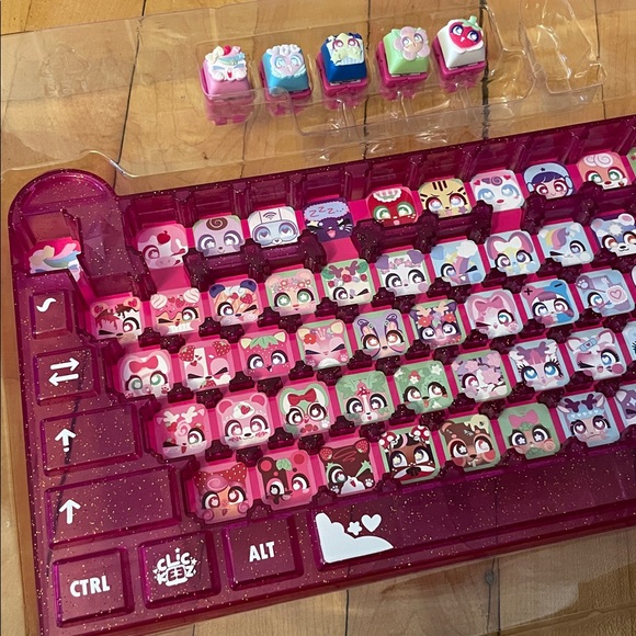 CLICKEEZ Keyboard w/5 Exclusive Keys - Picture 2 of 6